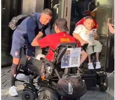 Cristiano Ronaldo X Cadeirante